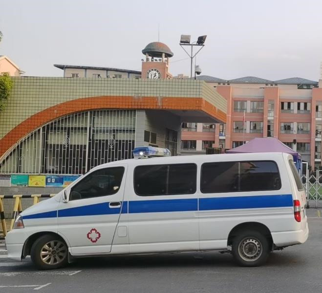 深圳救护车出租护送骨折病人一公里多少钱